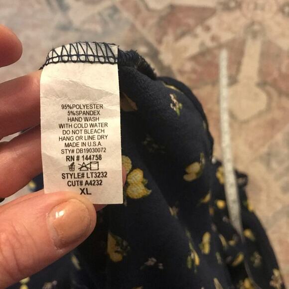 Downeast lemon lightweight front tie blouse size XL - Picture 6 of 6